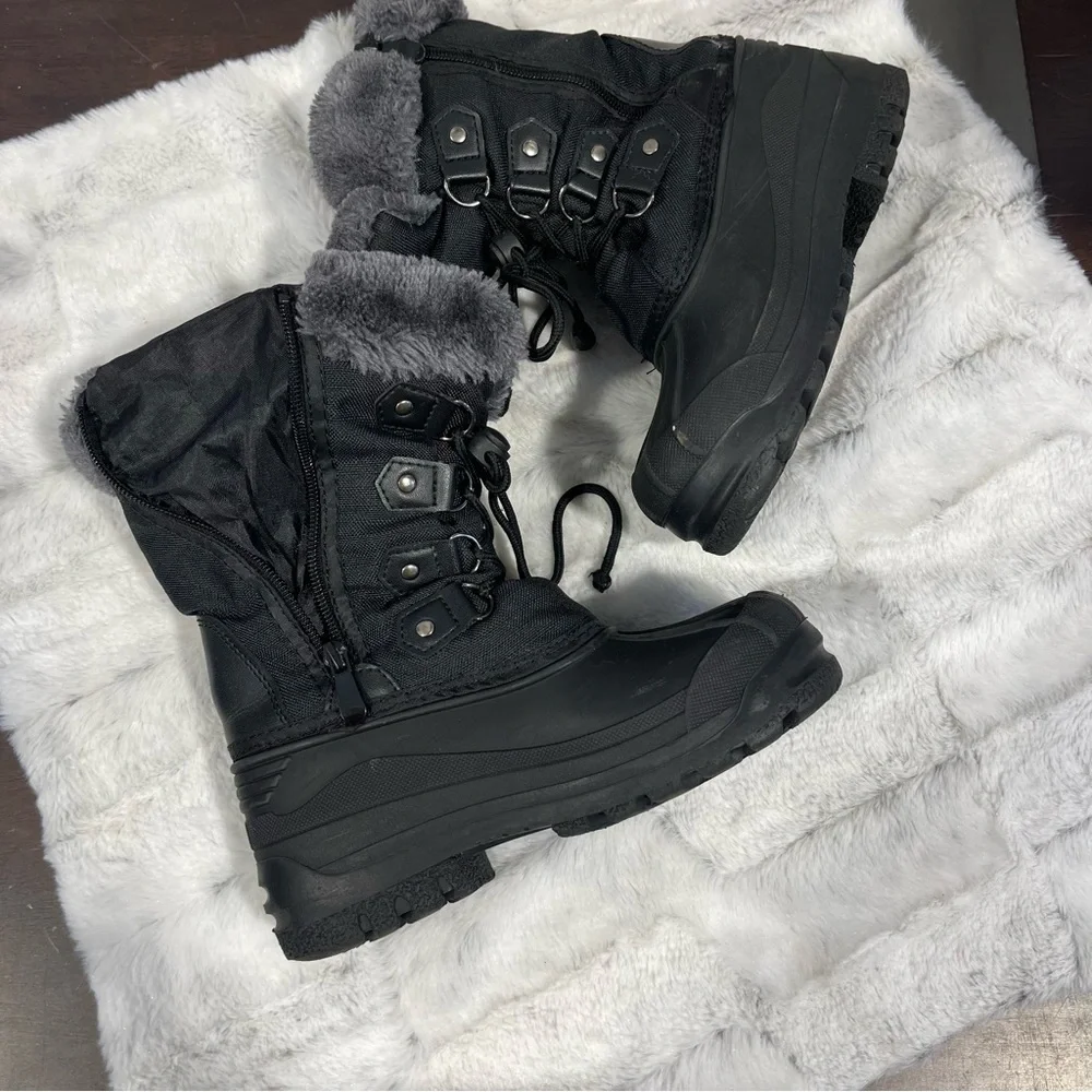 Dream pairs 3M Thinsulate Black and Gray Winter Boots kids size 2